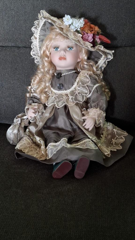 Vintage Pop NIEUWSTAAT, Verzamelen, Poppen, Zo goed als nieuw, Pop, Ophalen