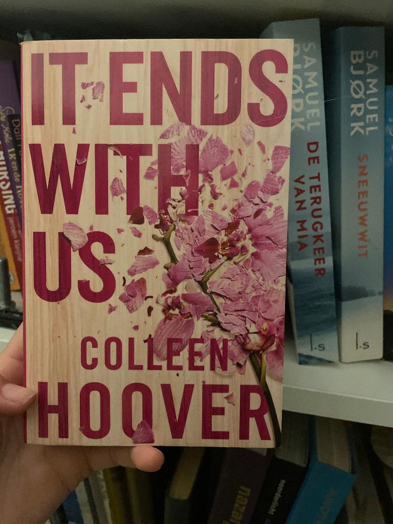It ends with us / Colleen Hoover, Boeken, Ophalen of Verzenden, Zo goed als nieuw, Colleen Hoover