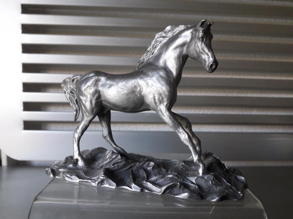 VINTAGE AMERIKAANS MASSIEF TINNEN PAARDEN BEELD I.Z.G.STAAT, Antiek en Kunst, Antiek | Tin, Ophalen of Verzenden