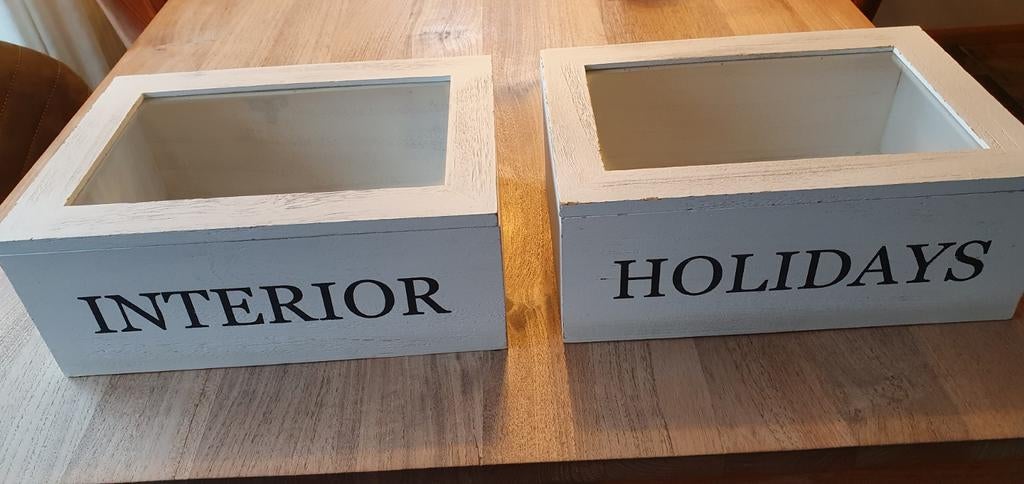 2 witte opbergbakken (voor tijdschriften e.d) van Riverdale, Ophalen