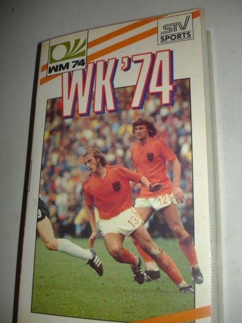 WK '74- WM 74- VOETBAL- STV SPORTS- VHS-, Alle leeftijden, Verzenden, Zo goed als nieuw
