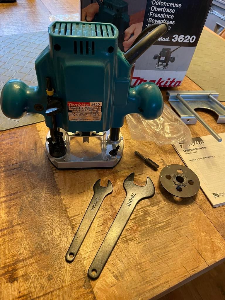 👍🏼 Makita 3620 bovenfrees in Topstaat 👍🏼, Ophalen of Verzenden, Zo goed als nieuw, Elektrisch, Bovenfrees