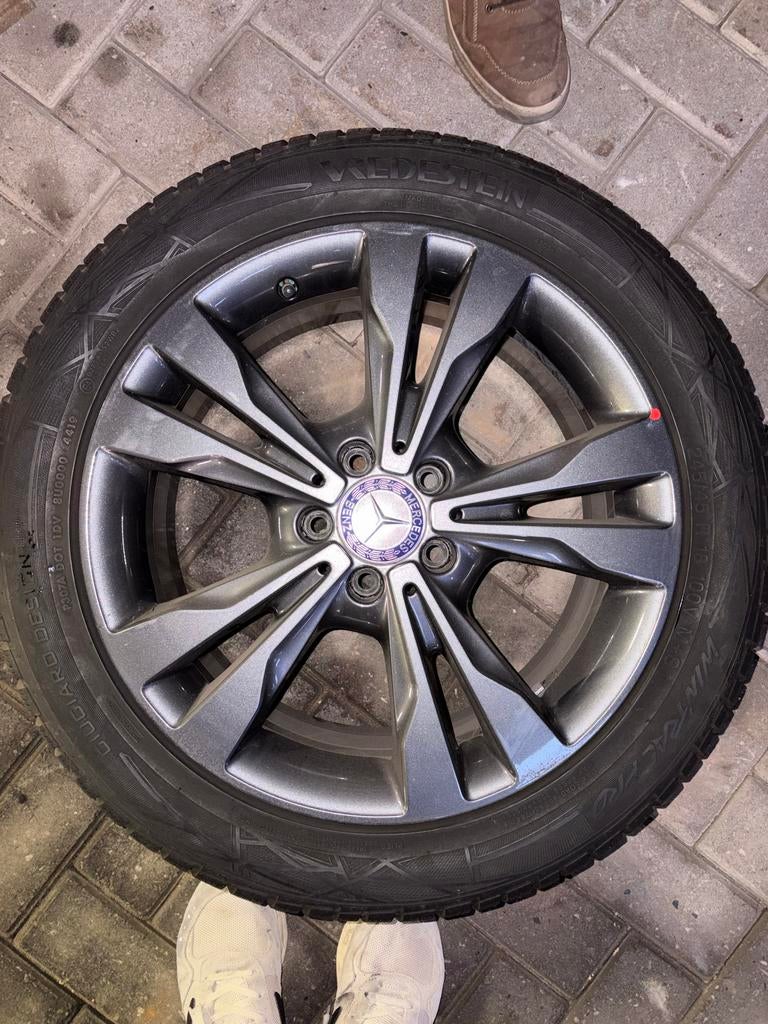 Originele Mercedes Vito velgen (2020) met winterbanden, Bestelwagen, Banden en Velgen, 17 inch, 225 mm