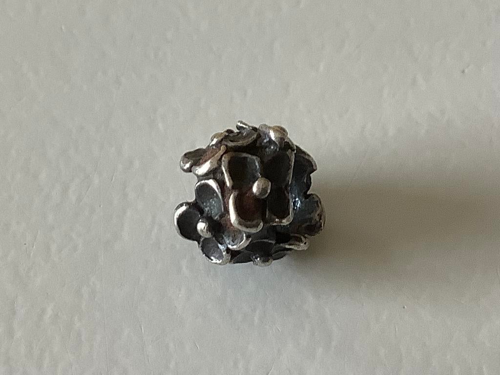Trollbeads zilveren hortensia, retired., Ophalen of Verzenden, Zo goed als nieuw, Zilver, Trollbeads