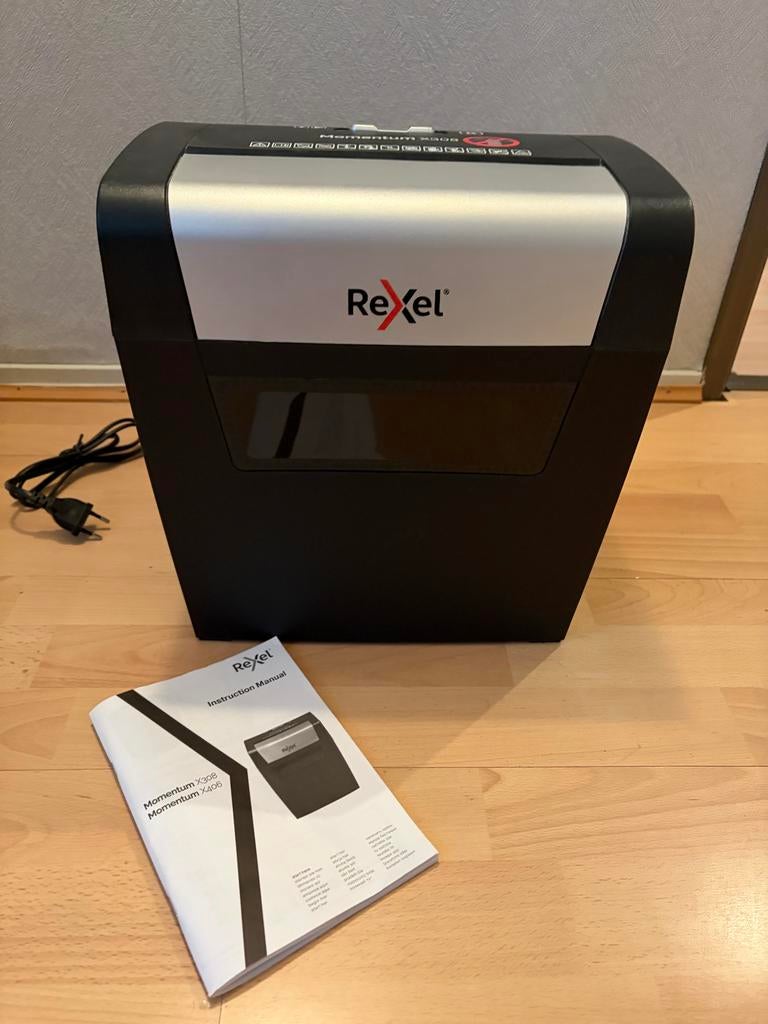 Rexel Momentum X308 papierversnipperaar, Ophalen, Gebruikt