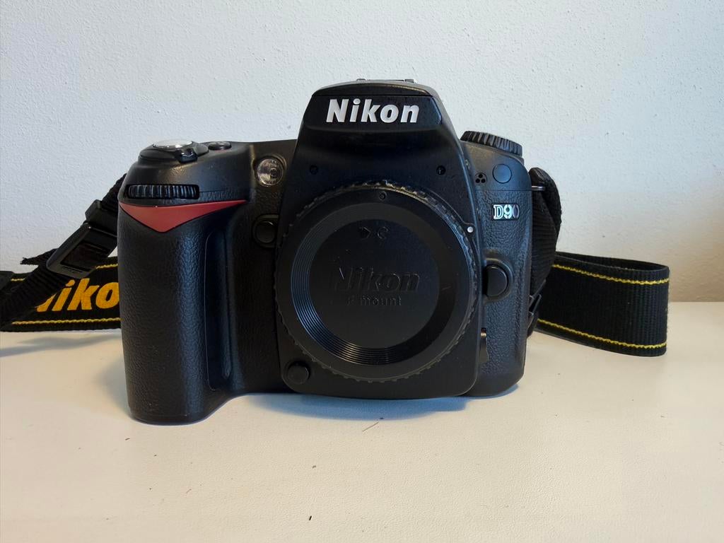 Nikon D90 met defecte spiegel - voor onderdelen/hobbyist, Audio, Tv en Foto, Fotocamera's Digitaal, Ophalen of Verzenden, Niet werkend