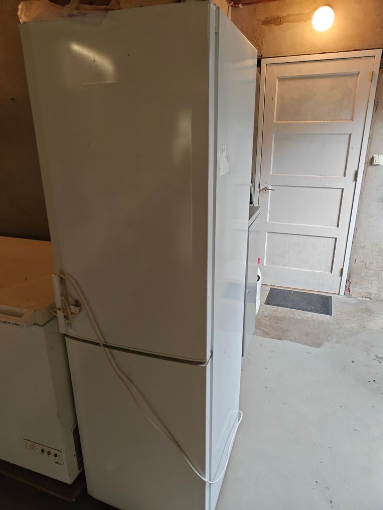 Koelkast voor oud ijzer oid. Gratis, Witgoed en Apparatuur, 200 liter of meer, Ophalen, Zonder vriesvak, 160 cm of meer