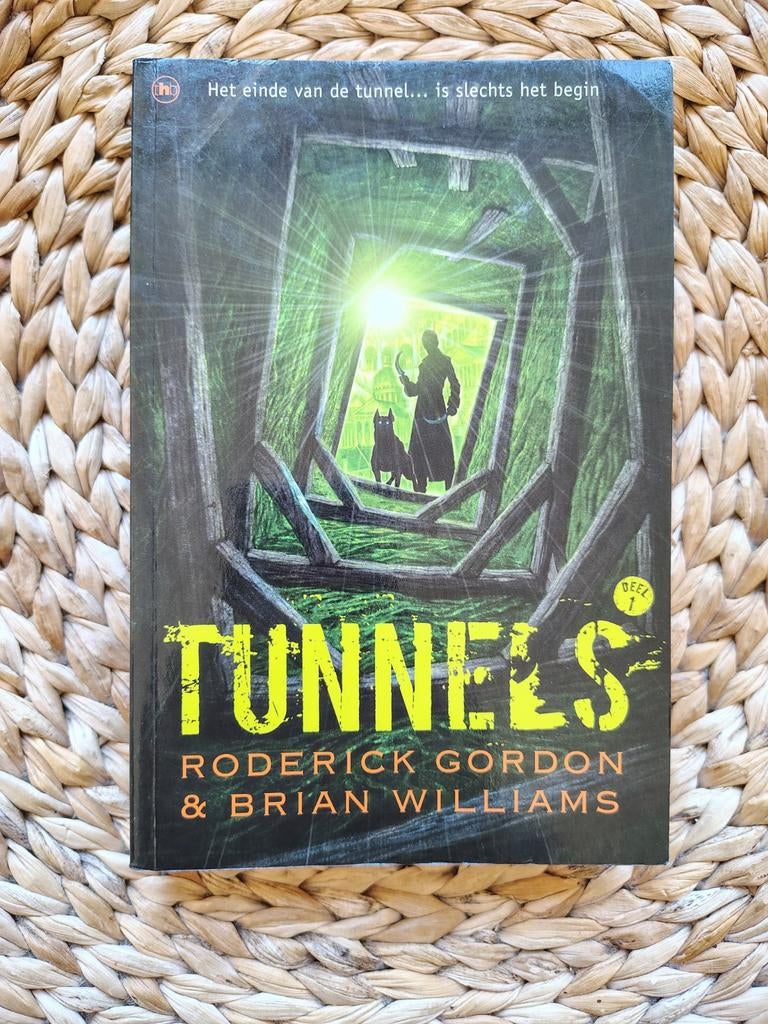 Roderick Gordon - Tunnels, Boeken, Ophalen of Verzenden, Zo goed als nieuw