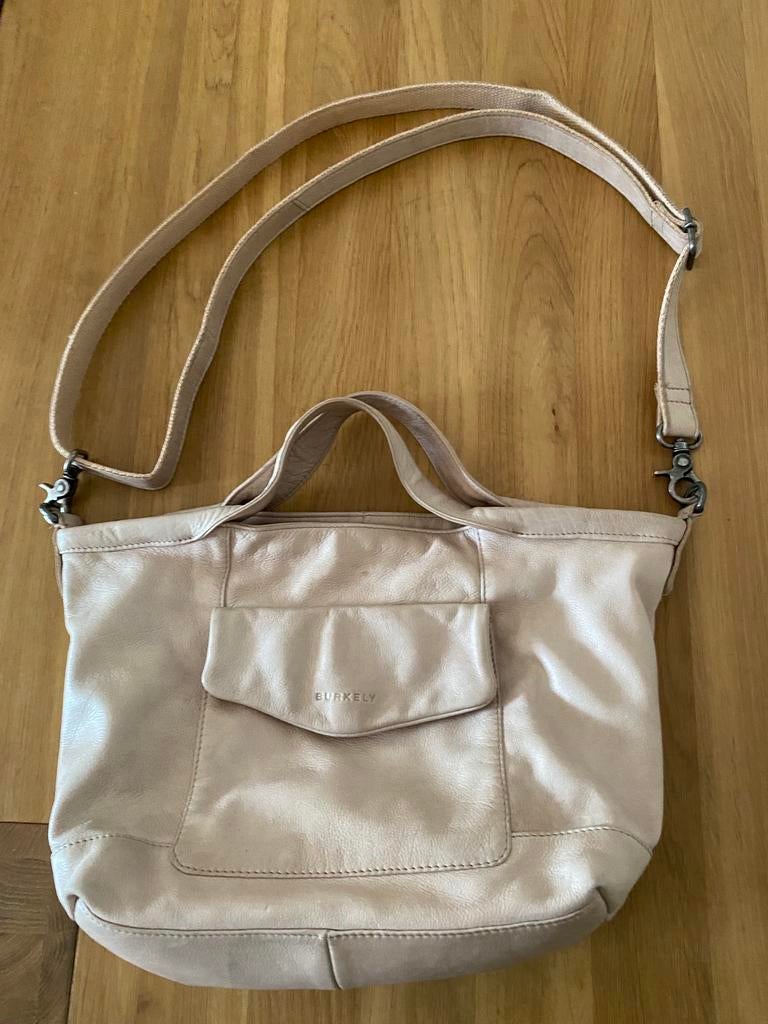 beige leren schoudertas van Burkely, Ophalen of Verzenden, Zo goed als nieuw, Beige, Schoudertasje