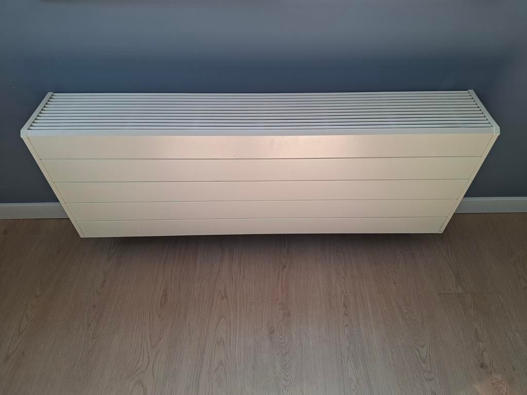 Moderne radiator met ombouw - Wit, Doe-het-zelf en Verbouw, Verwarming en Radiatoren, Ophalen, 30 tot 80 cm, Radiator, 150 cm of meer