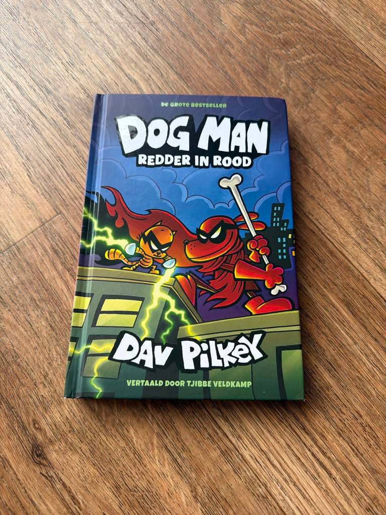 Dog Man: Redder in Rood - Dav Pilkey (De Grote Bestseller), Boeken, Ophalen, Zo goed als nieuw, Fictie algemeen