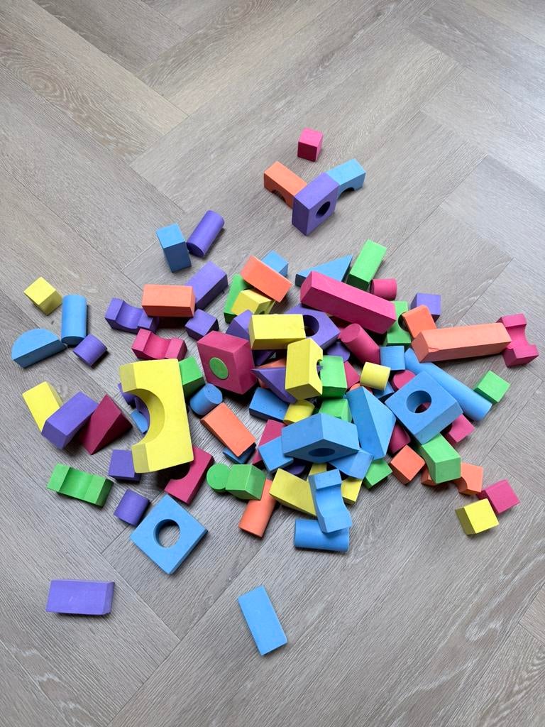 Zachte gekleurde foam blokken, Kinderen en Baby's, Speelgoed | Bouwstenen, Ophalen of Verzenden, Zo goed als nieuw, Overige merken