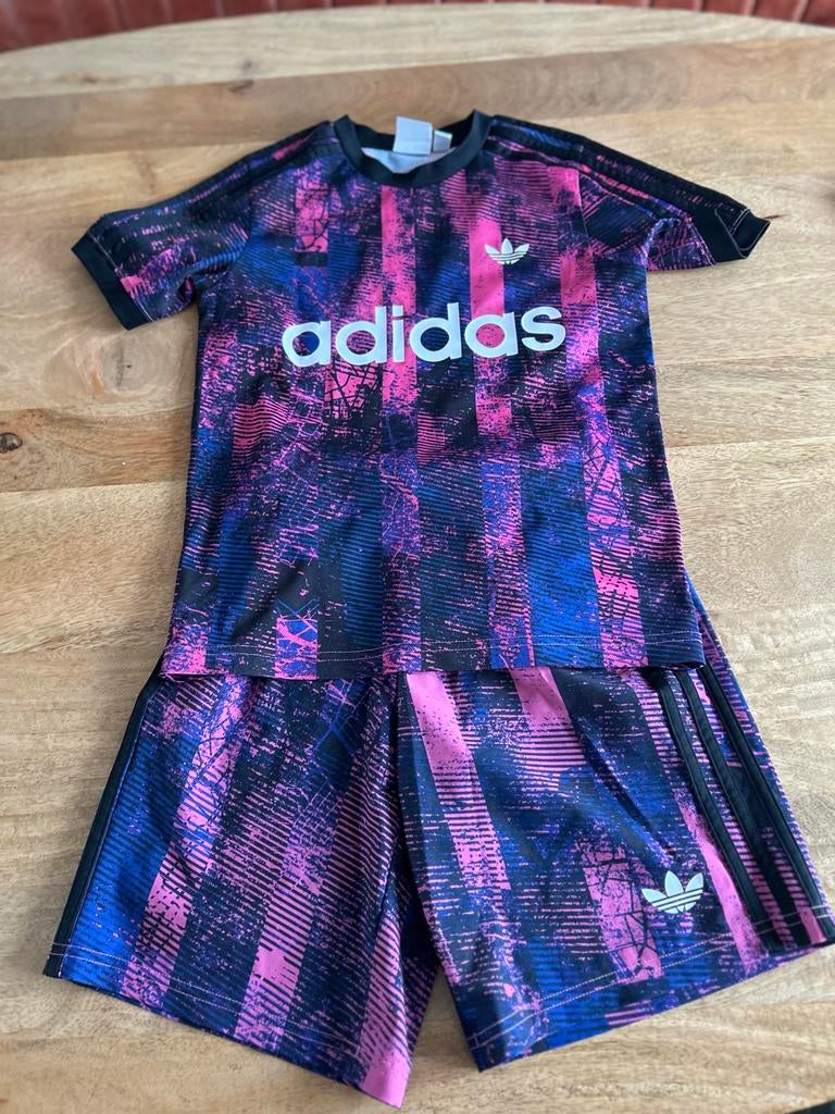 Adidas voetbalpakje - Zo goed als nieuw, Ophalen, Zo goed als nieuw