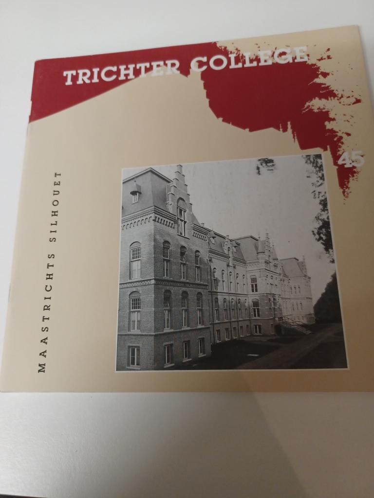 Trichter College Maastrichts Silhouet boek 45, Boeken, Geschiedenis | Stad en Regio, Ophalen of Verzenden