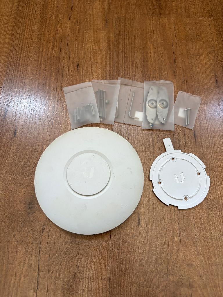 UniFi Nano HD Access Point | Incl. montage toebehoren, Computers en Software, Accesspoints, Ophalen of Verzenden, Gebruikt, Ubiquiti Unifi