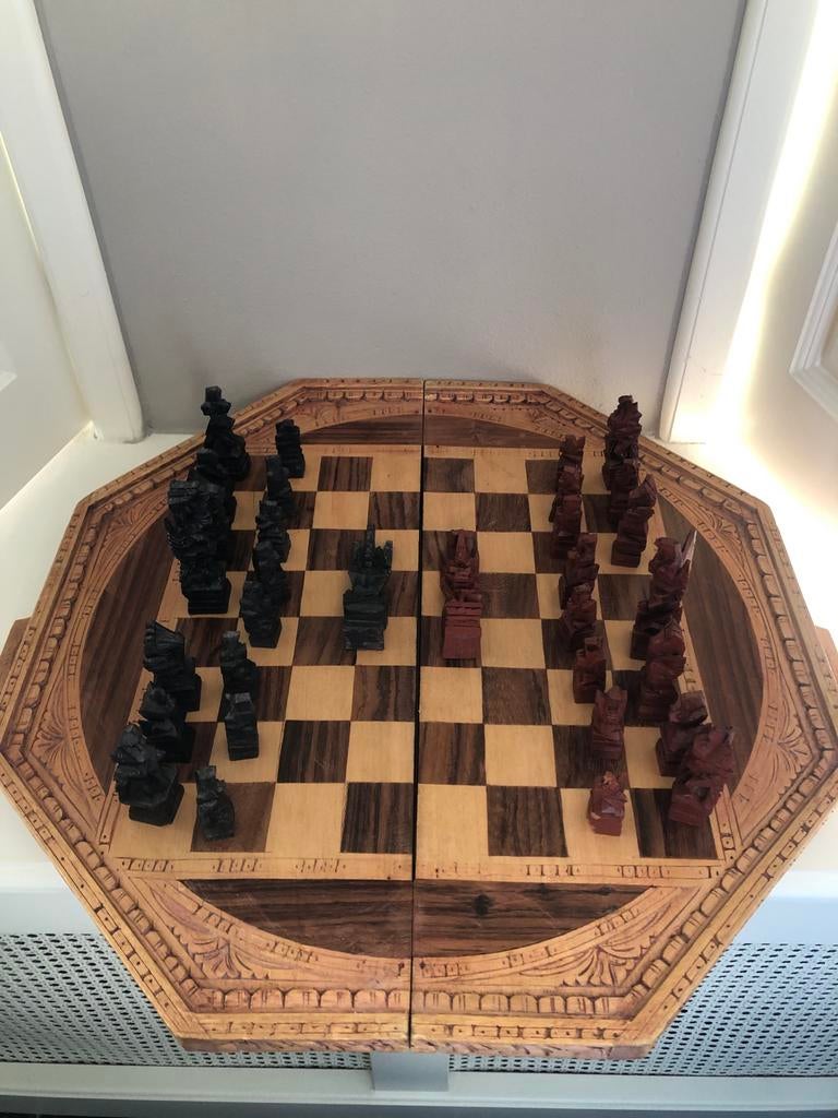 Uniek handgesneden schaakspel, Een of twee spelers, Ophalen, Gebruikt