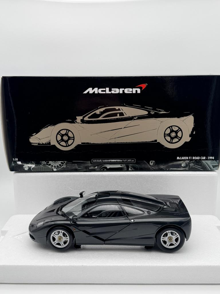 Minichamps 1:18 McLaren F1 Road Car zwart metallic - Nieuw, Hobby en Vrije tijd, Modelauto's | 1:18, Ophalen of Verzenden, Nieuw