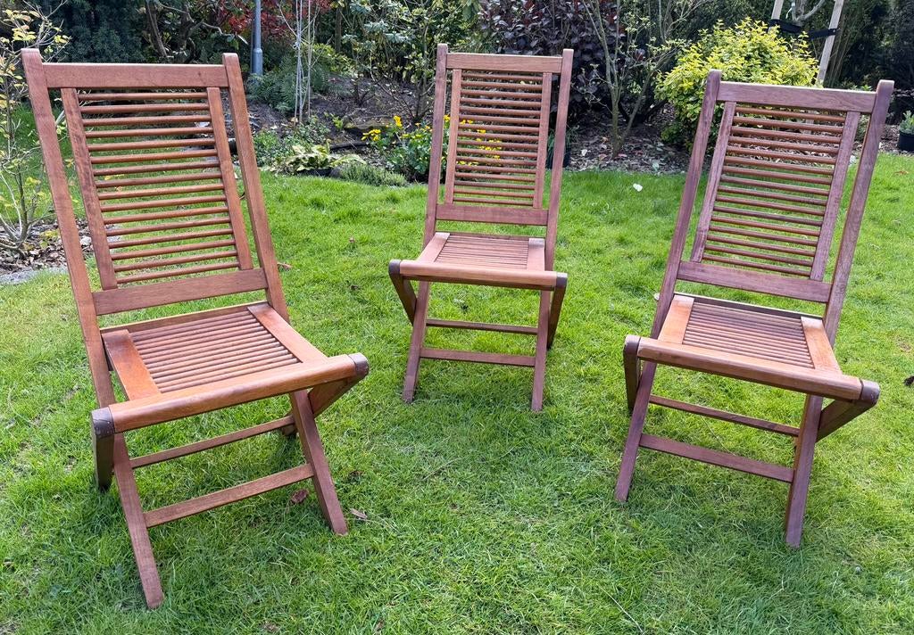 Drie hardhouten tuinstoeltjes, inklapbaar, Ophalen, Zo goed als nieuw, Hout, Inklapbaar