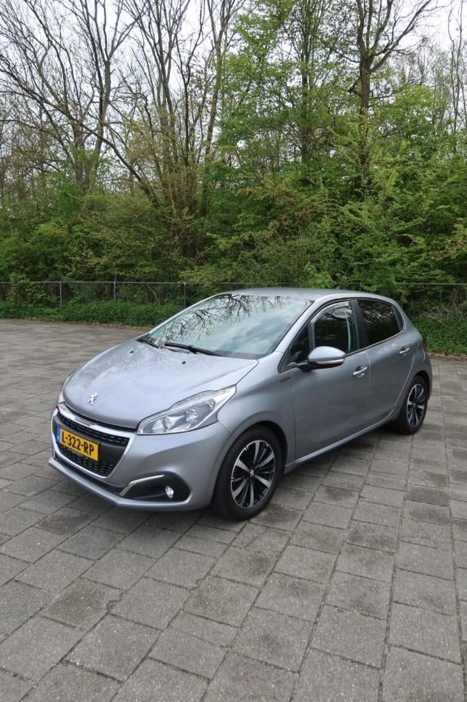 Peugeot 208 1.2 Puretech 2019 Grijs 33.280KM, Voorwielaandrijving, 83 pk, Stof, 40 €/maand