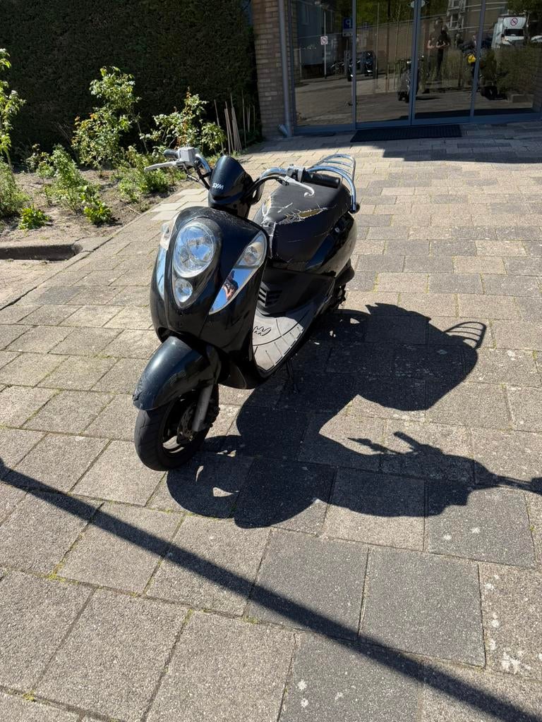 Sym mio 65cc, Fietsen en Brommers, Scooters | SYM, Ophalen, Zo goed als nieuw, Benzine, Mio