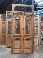 Antieke dubbele deur in kozijn met bovenlicht en smeedijzer, Ophalen of Verzenden, Gebruikt