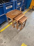 Mimiset  van 3 bijzettafeltjes, Ophalen