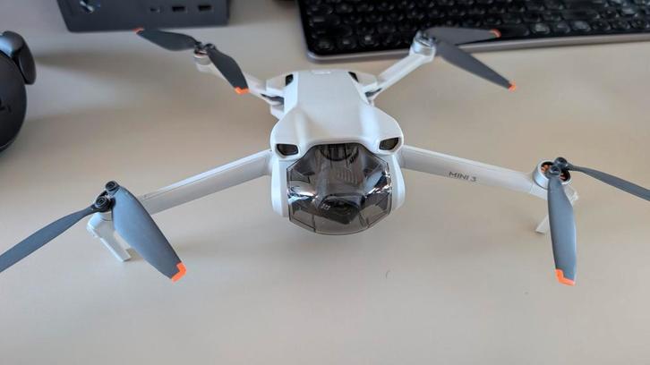 NIEUWSTAAT DJI Mini 3 Fly More Combo met RC remote en acc., Audio, Tv en Foto, Drones, Zo goed als nieuw, Cameradrone, Topkwaliteit