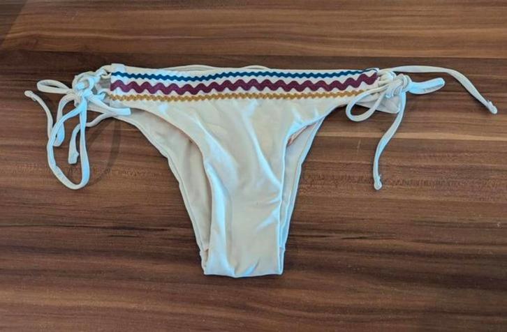 Oysho wit bikinibroekje nieuw met prijskaartje - maat S, Kleding | Dames, Badmode en Zwemkleding, Nieuw, Overige typen, Wit, Ophalen of Verzenden