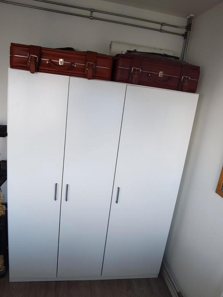 Witte Dombås kledingkast ikea, Huis en Inrichting, Kasten | Lockerkasten, Gebruikt, Ophalen