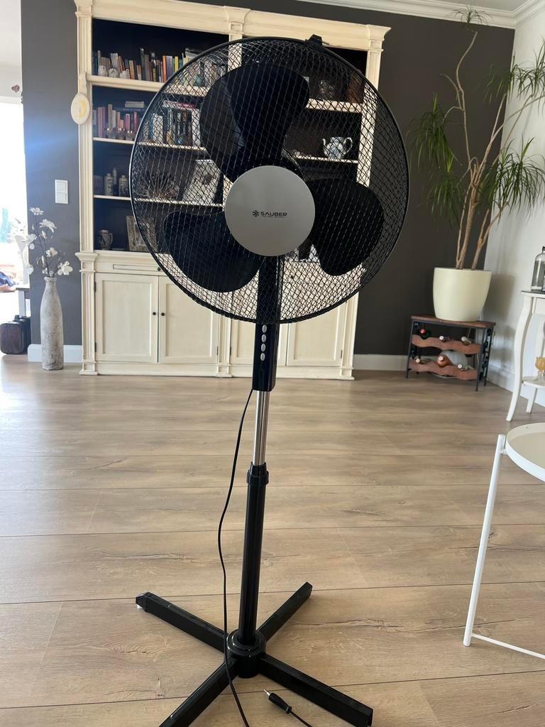 Sauber staande ventilator 45W verstelbaar zwart standing fan, Ophalen, Zo goed als nieuw, Statiefventilator