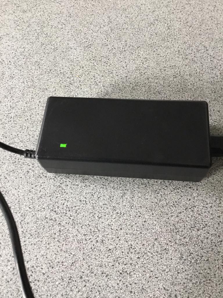 E-bike acculader 36v, Fietsen en Brommers, Ophalen of Verzenden, Zo goed als nieuw