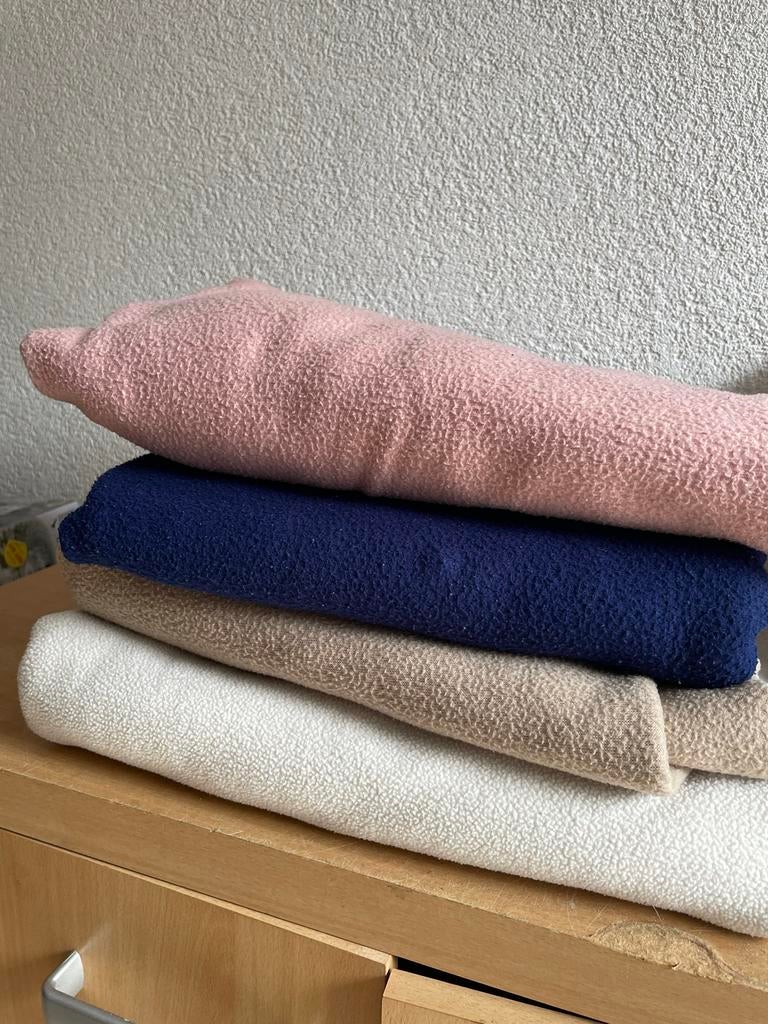 Gratis 4 fleece dekens in verschillende kleuren, Ophalen, Overige materialen, Gebruikt, Overige kleuren