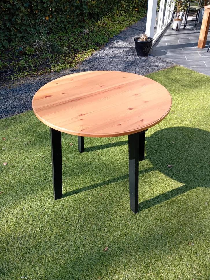 Ronde houten eettafel met zwarte poten ikea, Huis en Inrichting, Tafels | Eettafels, Gebruikt, 50 tot 100 cm, 50 tot 100 cm, Vier personen