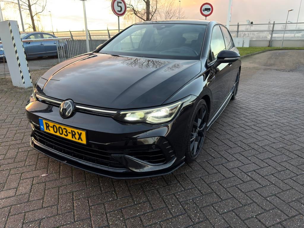 Volkswagen Golf 8 R Perf. | Akrapovič | Pano | Leder | FULL, 4 cilinders, 1984 cc, 320 pk, Vierwielaandrijving