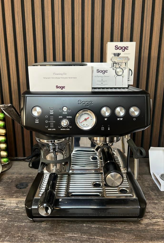 Sage Barista Express Impress met complete accessoire set, Afneembaar waterreservoir, Espresso apparaat, Gemalen koffie, Ophalen of Verzenden