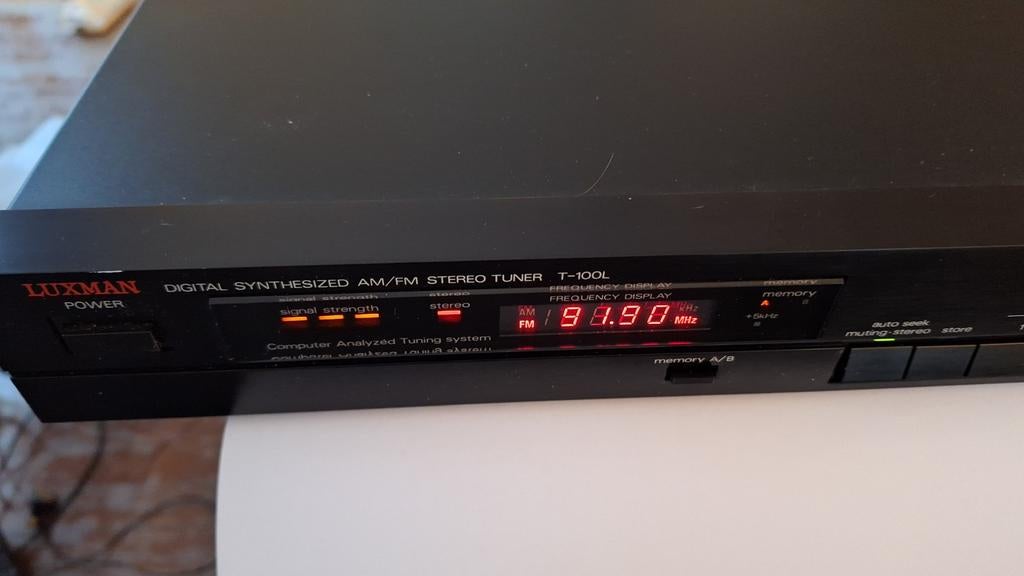 Luxman T-100L Tuner - Uitstekende Staat, Audio, Tv en Foto, Tuners, Ophalen of Verzenden, Zo goed als nieuw, Analoog