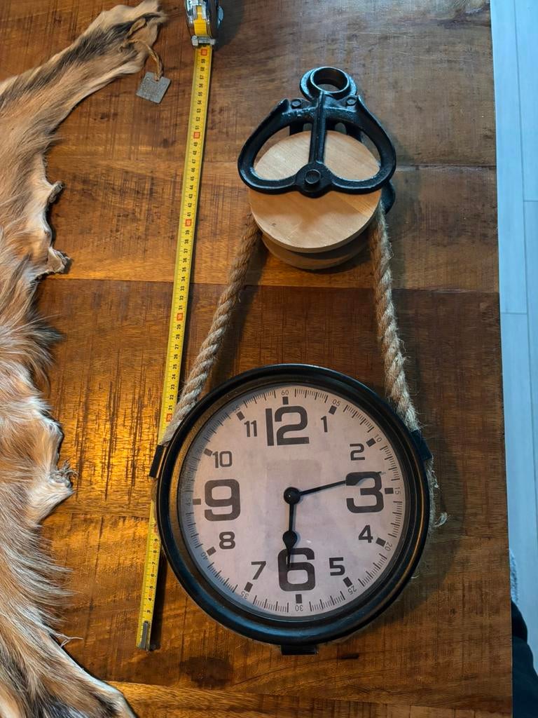 Wand/hang klok met katrol, Ophalen, Zo goed als nieuw, Analoog, Wandklok