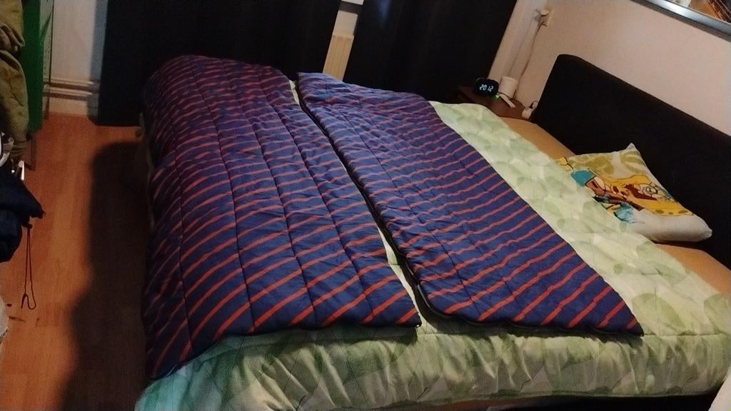 Twee blauw-rode slaapzakken, Ophalen, Gebruikt