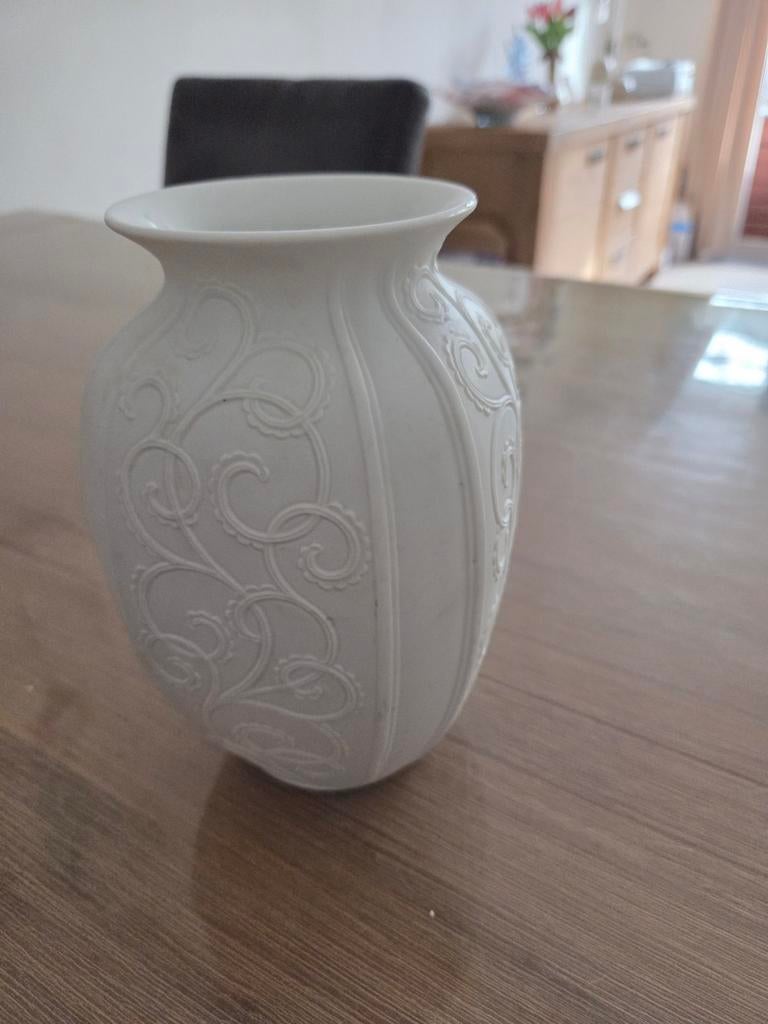 Kaiser Porseleinen Vaas - Wit met Reliëfdecoratie, 18,5 cm, Ophalen of Verzenden