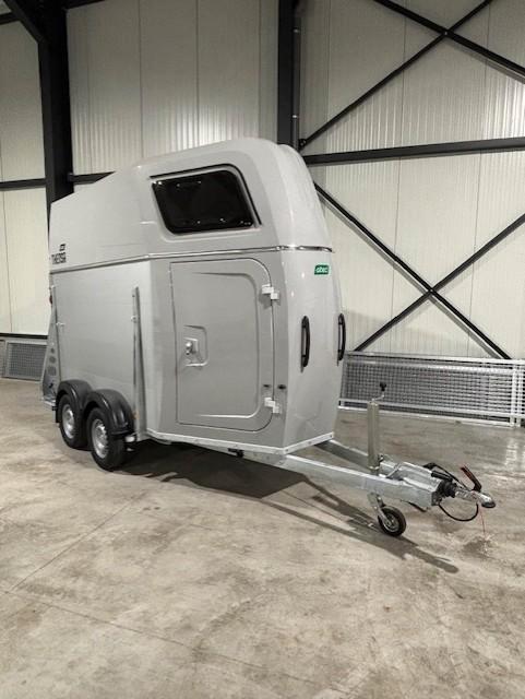 atec 1,5 paards paarden trailer, Auto diversen, Aanhangers en Bagagewagens, Nieuw, Ophalen