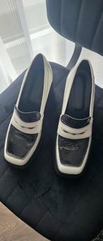Zwart wit lakleer schoenen, mt 40, instappers,, Ophalen of Verzenden, Zo goed als nieuw, Sacha, Instappers