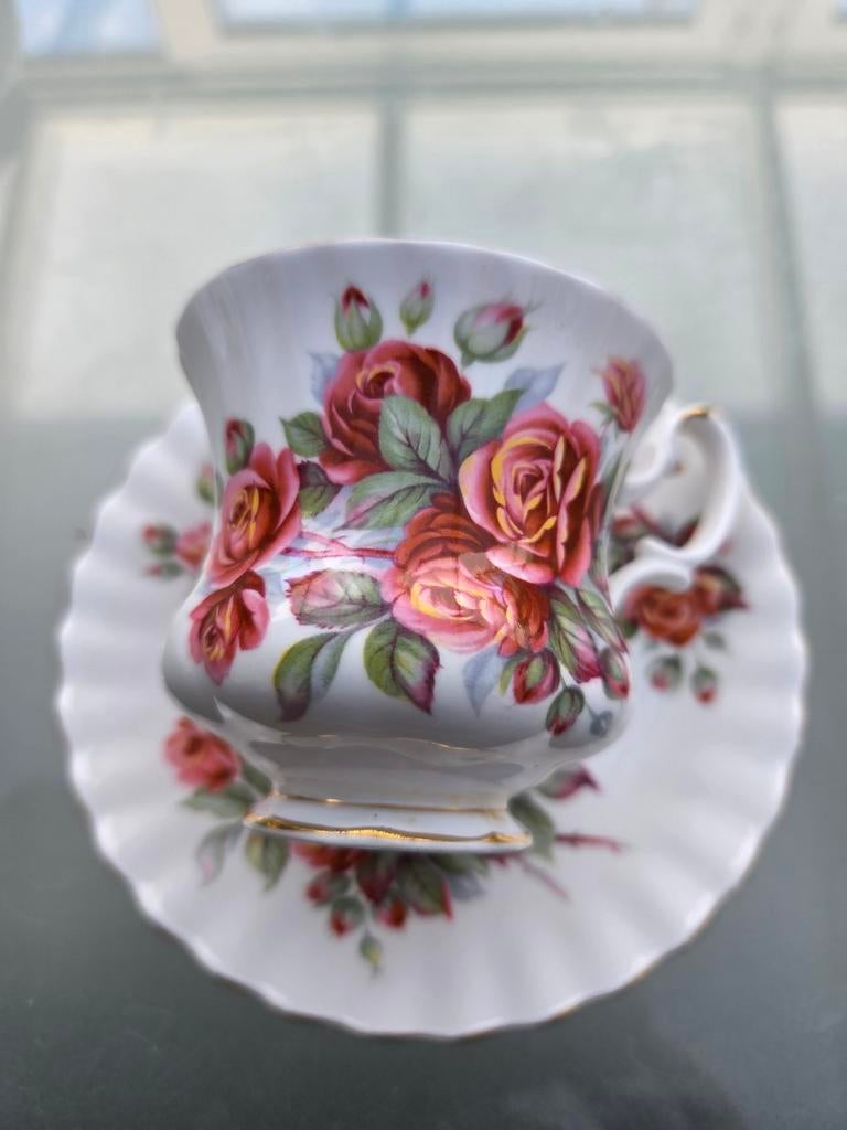 Royal Albert Centennial Rose Kop en Schotel, Ophalen of Verzenden