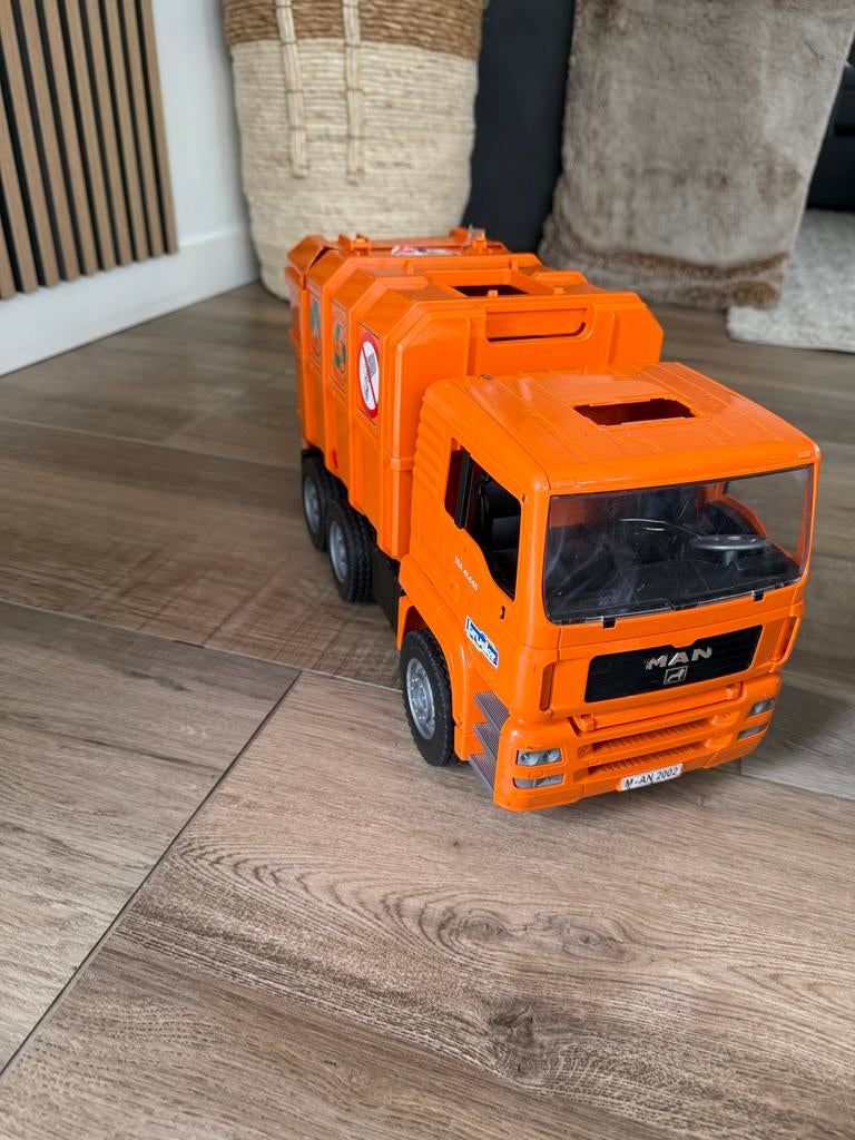 Bruder MAN TGA Vuilniswagen met 2 afvalbakken, Ophalen of Verzenden, Gebruikt