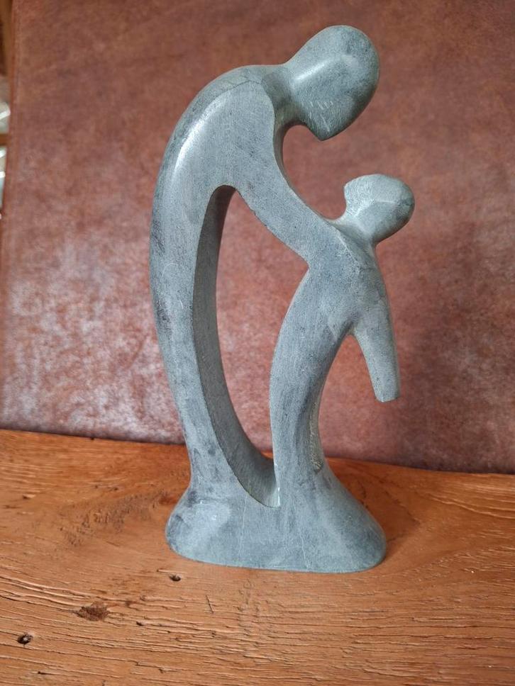 Speksteen beeldje moeder en kind - 18cm hoog, Verzamelen, Beelden en Beeldjes, Zo goed als nieuw, Mens, Ophalen of Verzenden