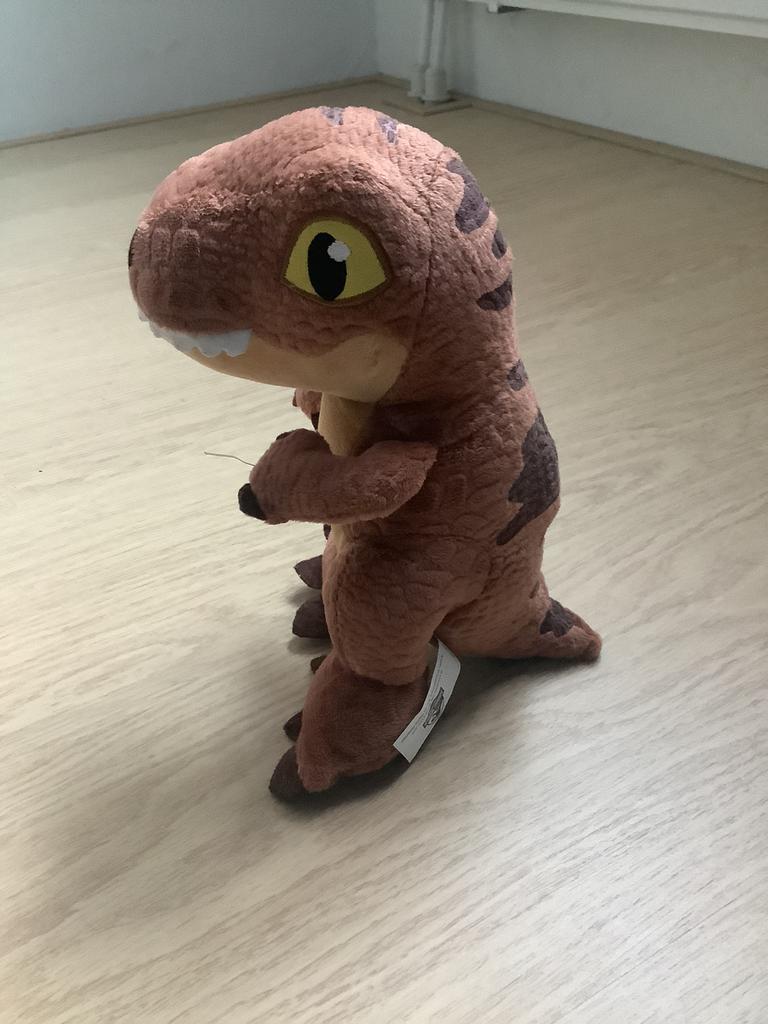 stoere knuffel van een dinosaurus Jurassic World, Overige karakters, Ophalen of Verzenden, Zo goed als nieuw, Dinosaurus