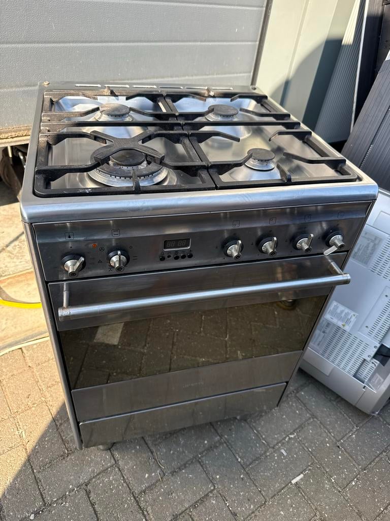 Smeg gasfornuis 4 pits met oven, Gebruikt, 60 cm of meer, Gas, Vrijstaand