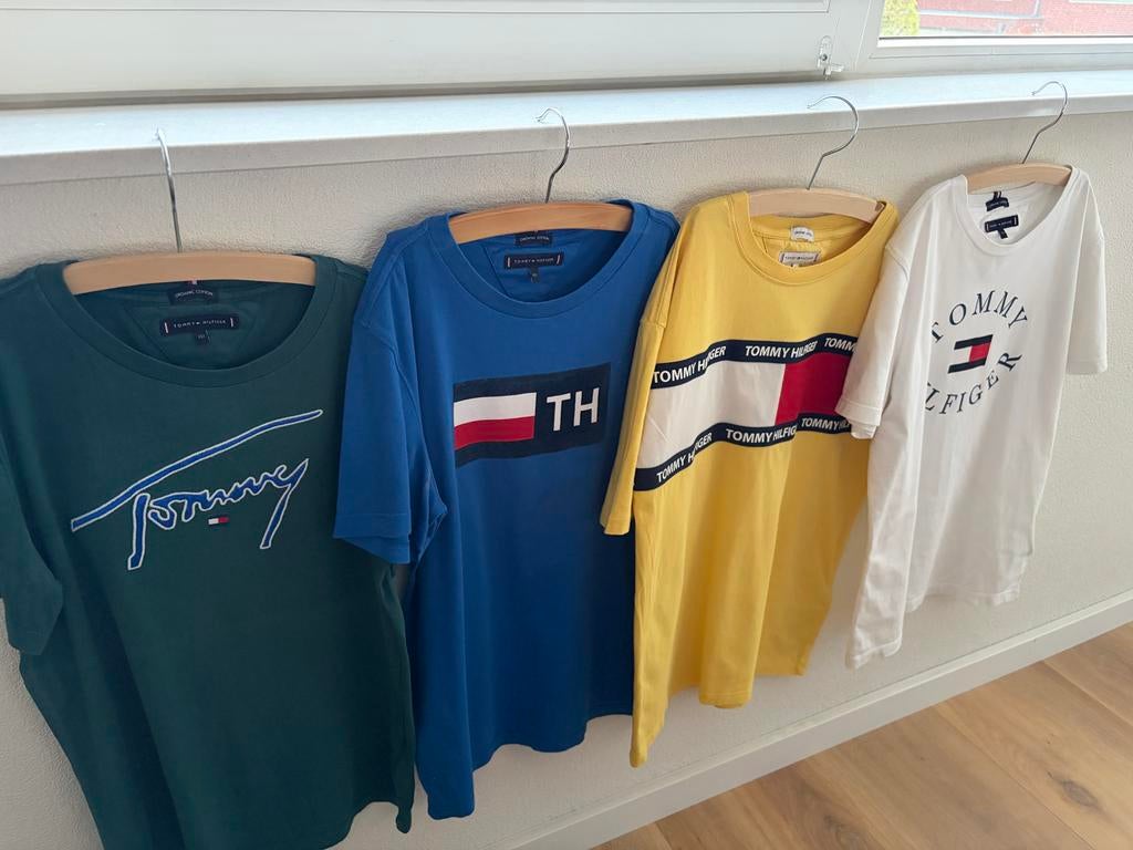 4 Tommy Hilfiger T-shirts maat 152 jongen - Zeer goede staat, Kinderen en Baby's, Kinderkleding | Maat 152, Ophalen of Verzenden