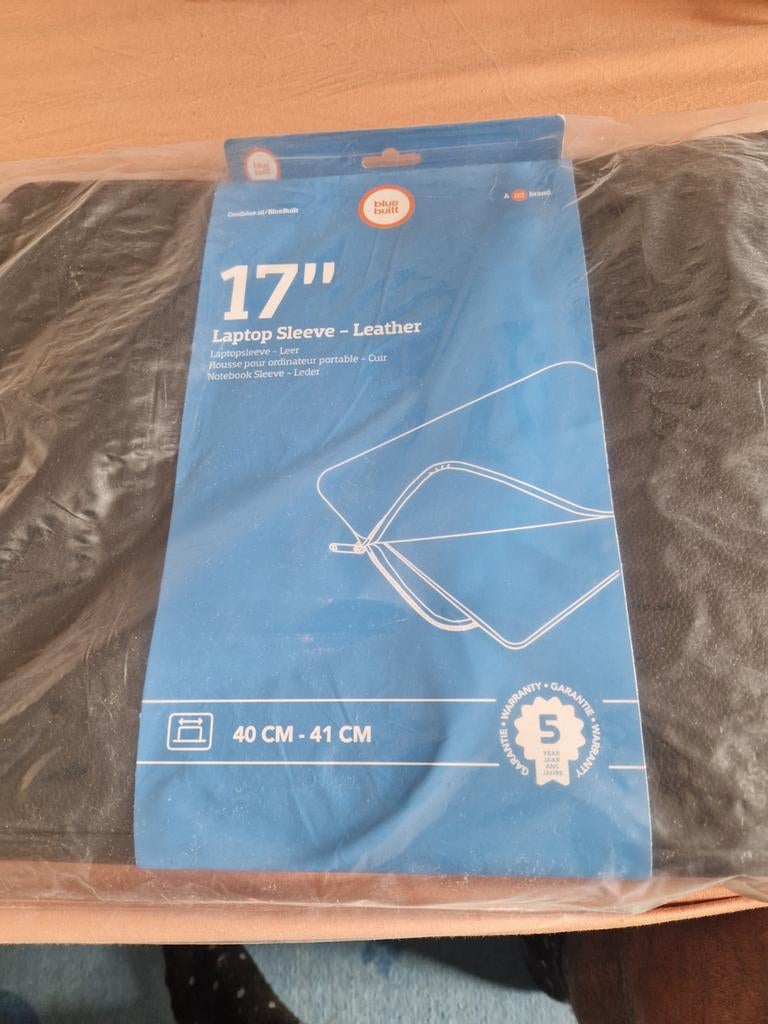 Blue Built 17 inch laptophoes - Leer Nog 2 beschikbaar, Computers en Software, Laptophoezen, Ophalen of Verzenden, 17 inch of meer