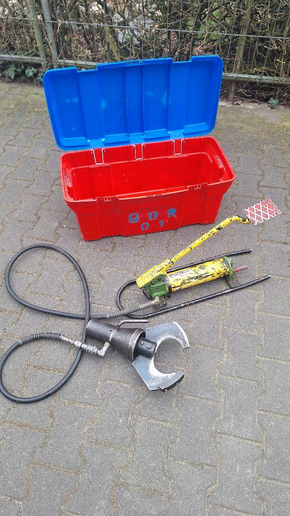 Cembre / Burndy hydraulische voet kabelkniptang kabelschaar., Doe-het-zelf en Verbouw, Gereedschap | Handgereedschap, Zo goed als nieuw