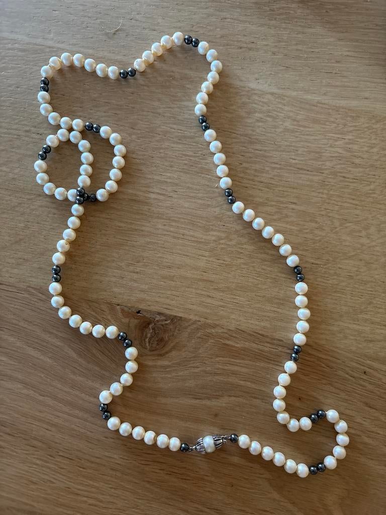 Parelsnoer met Zwarte Accentkralen, Sieraden, Tassen en Uiterlijk, Kettingen, Ophalen of Verzenden, Gebruikt, Wit, Overige materialen